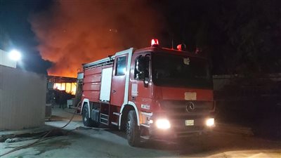 عاجل حريق مطعم شهير بمحافظة الجيزة .. ننشر لقطات حية من محاولة اخماد النيران وتحول المطعم والشقق السكنية لرماد شاهد!