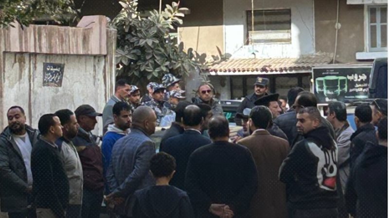 صورة من امام العمارة