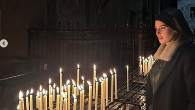 إيمان العاصي من داخل الكنيسة تولع شمعة وتحتفل بـ 