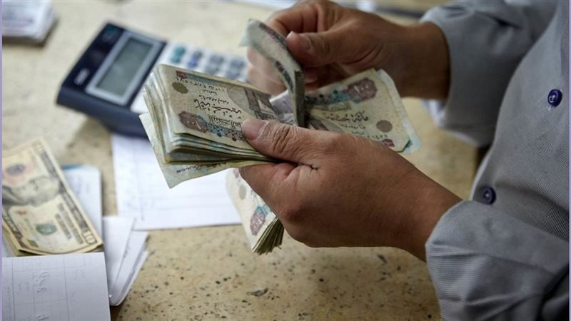 توقف صرف معاشات يناير