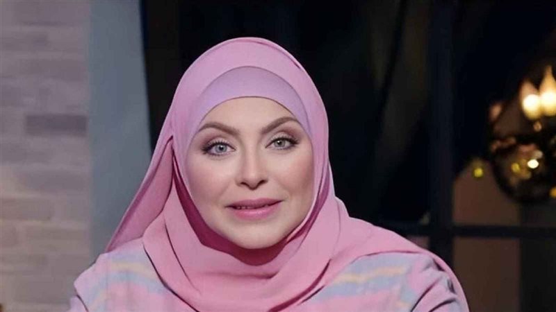 يدة مسلمة تحكي حلمًا