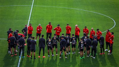 الماتش الساعه كام :  موعد مباراة الأهلي ضد فاركو ومفاجأة للجمهور من القنوات الناقلة بث مباشر مجاناً  وتشكيل كولر يشعل الجدل لهذا السبب؟ 