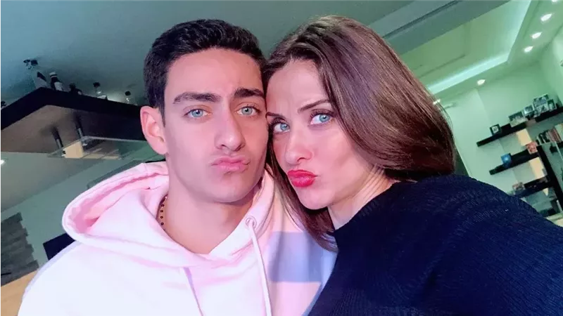 هيدي كرم ونجلها
