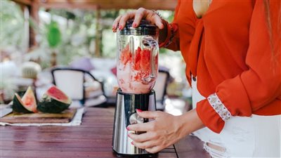 فوائد خارقة...البنجر والفراولة مزيج له مفعول السحر لن تتوقع ما سيحدث لك صحيا عند تناوله على معدة فاضية