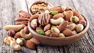 الإكثار منها قد ينهى حياتك...خبراء التغذية يحذرون تلك الفئات من الإكثار في تناول المكسرات رغم فوائدها