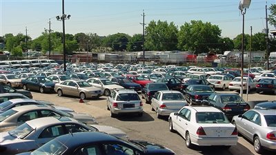 بأرخص الأسعار | المالية تطرح سيارات جهات حكومية للبيع بمزاد جديد .. التفاصيل والشروط