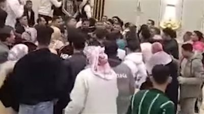 العريس قلع حزامه ونزل ضـ  رب في أهل العروسة.. تفاصيل رهيبة عن 