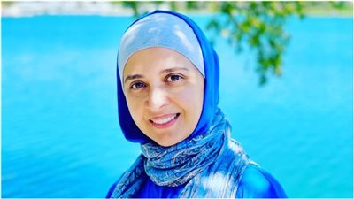 الفنانة المعتزلة حنان ترك تفاجئ جمهورها في أحدث ظهور لها بصورة رفقة نجل شقيقها .. بلوجر شهير