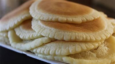 اسهل طريقة لـ عمل عجينة القطايف في البيت وكمان أصح طريقة لتخزينها قبل رمضان.. اعرف التركاية!