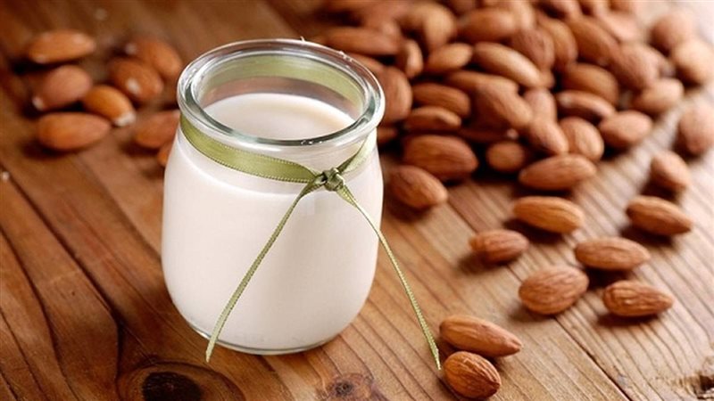 فوائد حليب اللوز