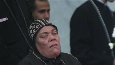 ألم الفُراق..ودموع الإبن لأبوه..حكاية الراهب المنهار فى جنازة الانبا  باخوميوس ودور البابا تواضروس فى حياته..فمن هو ومن يكون ؟