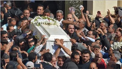 قبل أيام من جمعة ختام الصوم وأسبوع الآلام ملائكة السماء تخطف روح قامة كبيرة وعمود من أعمدة الكنيسة والحزن يملأ قلوب الأقباط