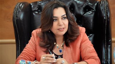 مقطع فيديو مســرب يشعل أزمة كبرى بهذه المحافظة ويطيح بـ4 مسؤولين كبار والمحافظ يتحرك فورا ووزير التنمية المحلية تتدخل من هو المسؤول عن التسـ،ـريب؟