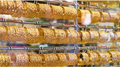 كم بلغ سعر الذهب اليوم بدون مصنعية؟ .. سعر عيار 21 يسجل تحركاَ غير معتاد  يشعل القلق بين المقبلين على الشراء 