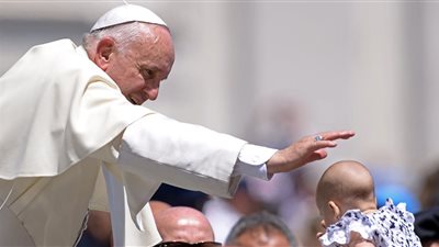 الفاتيكان يعلن مراسم جنازة البابا فرنسيس ..الكنيسة تنفذ وصية البابا لا صولجانات ولا ثلاثة توابيت مشهد مؤثر يودع فيه العالم بهذه الساعه