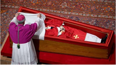 سر غريب وراء حدوث تغييرات في طقوس الجنازة فى الفاتيكان لم تحدث منذ عام ٢٠٠٠