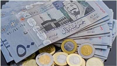 «الحج قرب والأسعار بتلعب».. تراجع مفاجئ للريال السعودي في الأهلي ومصر رغم زيادة الطلب وارتفاعه بالسوق السوداء اليوم أمام الجنيه المصري