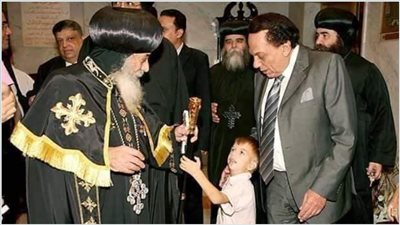 «يوم مولد الزعيم».. عادل إمام يُكمل 85 عامًا وموقف لا يُنسى جمعه بالبابا شنودة في جنازة عرفات