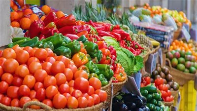 أسعار الخضروات والفاكهة السبت 18 أكتوبر 2025  البامية تسجل 20 جنيه والخوخ المستورد 60 جنيها