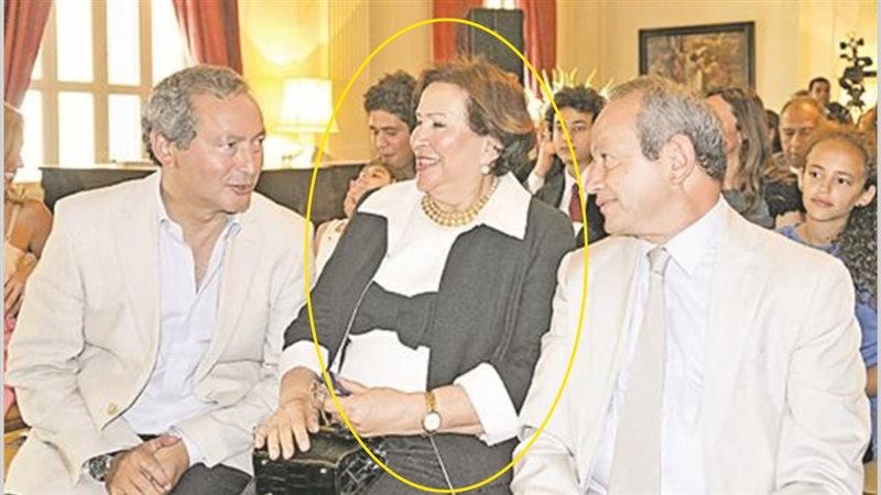 سيدة مصرية تُضيء