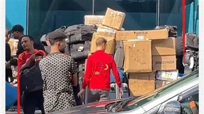 اللاعيبه كان معاهم اكياس أد كده.. صورة تثير غـ ضب جمهور الأهلي والكل يعلق: 