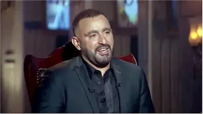 محاولة اعتـ داء ومطاردة بالسيارة.. تفاصيل مـ رعبة في واقعة أحمد السقا ومها الصغير