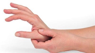 التنميل وخدر اليدين ليس أمر طبيعي...اسباب تنميل اليدين أثناء النوم وعند وكيفية التغلب عليها