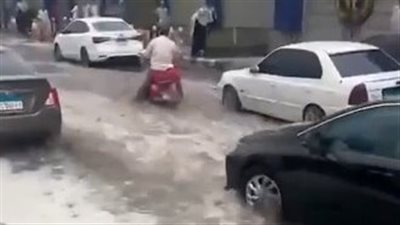 عاجل الان امطار شديدة تضرب مدينة نصر وطريق المطار وتتسبب فى وقوع حادث مروع بين جامبو وملاكى