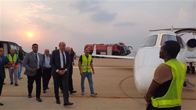 هبوط اضطراري مرعب يهز مطار القاهرة الدولي.. وزير الطيران يتحرك فورًا ويكشف تفاصيل اللحظات الحرجة داخل المدرج وتحقيق فوري في الأسباب بالصور حصل إيه في المطار؟