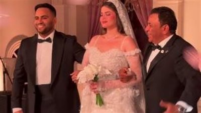 صورة مؤثـ رة.. محمد فؤاد يحتفل بزفاف كريمته 