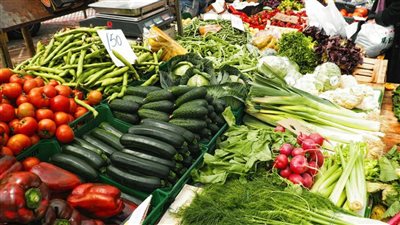 الباذنجان بجنية ونص والثوم يسجل سعر غريب....أسعار الخضروات والفاكهة اليوم السبت 5/يوليو/2025 بالأسواق