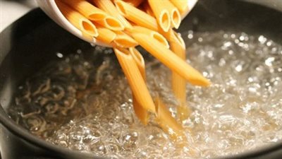 إضافة الملح إلى ماء سلق المكرونة فى هذا التوقيت يؤدي إلى مخاطر صحية خطيرة جدا فاحذروا