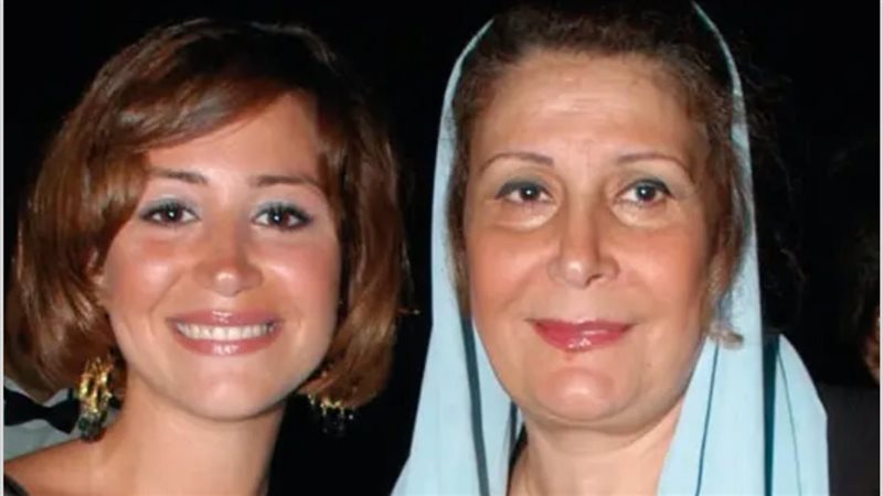 زيزي مصطفى.. فنانة