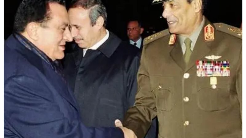 مبارك والمشير طنطاوي