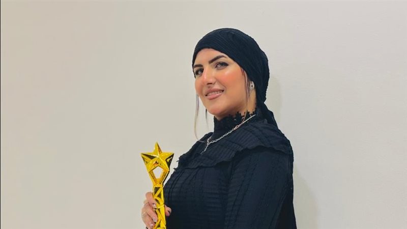الإعلامية منى سمير
