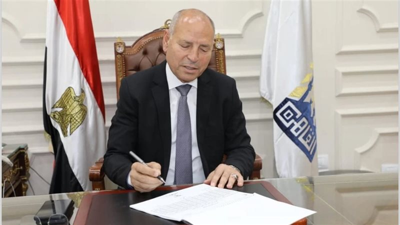 محافظ القاهرة يطيح
