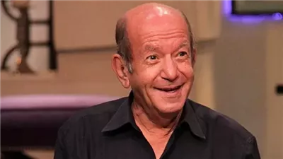 أشرف زكي ينعى لطفي لبيب صاحب أشهر ابتسامة على الشاشة