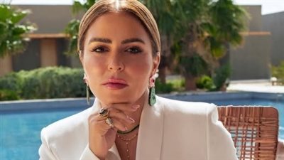 ملاحقة قانونية.. فنانة من سويسرا تتهم مها الصغير بسـ رقة تصميماتها الفنية.. اعرف التفاصيل