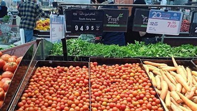ورق العنب بـ35 والطماطم بـ3 جنية النهاردة.ننشر أسعار الخضروات والفواكه اليوم الخميس 24/يوليو/2025 بسوق العبور للجملة