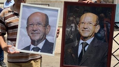 مشاهد من جنازة الراحل لطفي لبيب و علامات الحزن تظهر على وجوه الفنانين