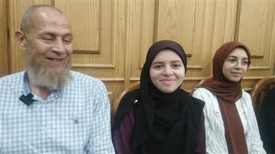 الأولى على الثانوية العامة تتعرض لحادث آليم ووالدها بحالة حرجة 