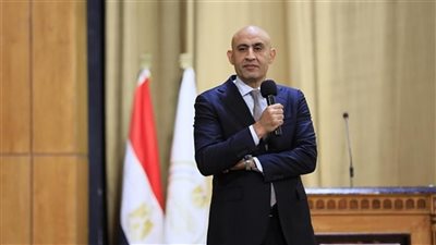 وزير التعليم يُجري حركة تغييرات موسعة لمديري ووكلاء المديريات بعدد من المحافظات