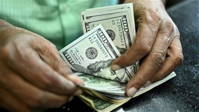 سعر الدولار اليوم 8 أغسطس 2025 في البنوك والسوق الموازية يتخطى 49 جنيهًا