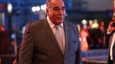 تشييع جثمان الفنان سيد صادق في مسجد الشرطة بحضور أشرف زكي وعدد من الفنانين