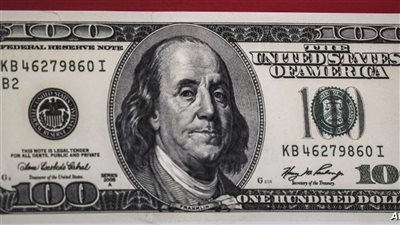 سعر الدولار مقابل الجنيه اليوم الأحد.. 48.46 في البنوك و48.99 بالسوق الموازية