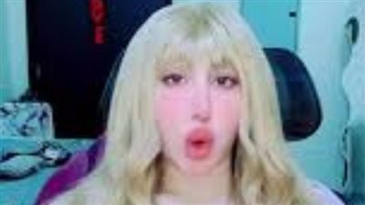 الراقصة بوسي تغادر قسم شرطة المقطم لتنفيذ قرار النيابة بإخلاء سبيلها بكفالة 5 آلاف جنيه