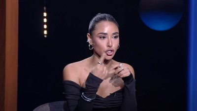 آية سماحة تتحدث عن سرقة خاتم ألماس وساعة روليكس وضياع حقيبتها في مطار باريس