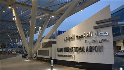 مطار القاهرة الدولي يوضح ملابسات سماع صوت فرقعة داخل الموقف ويؤكد انتظام حركة الطيران