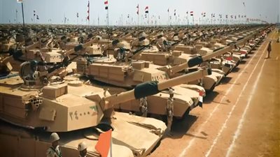 القائد العام للقوات المسلحة يلتقي مقاتلي المنطقة الغربية وينقل تحيات الرئيس السيسي