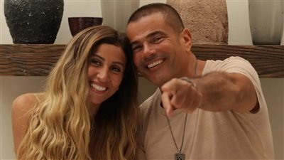 دينا الشربيني تحذف عمرو دياب من إنستجرام ثم تعود بصور رومانسية تثير الجدل مجددًا